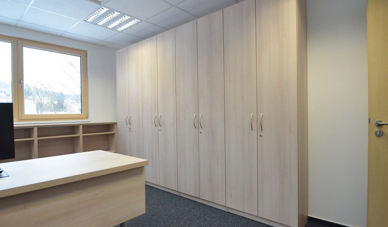 Buero Schrank