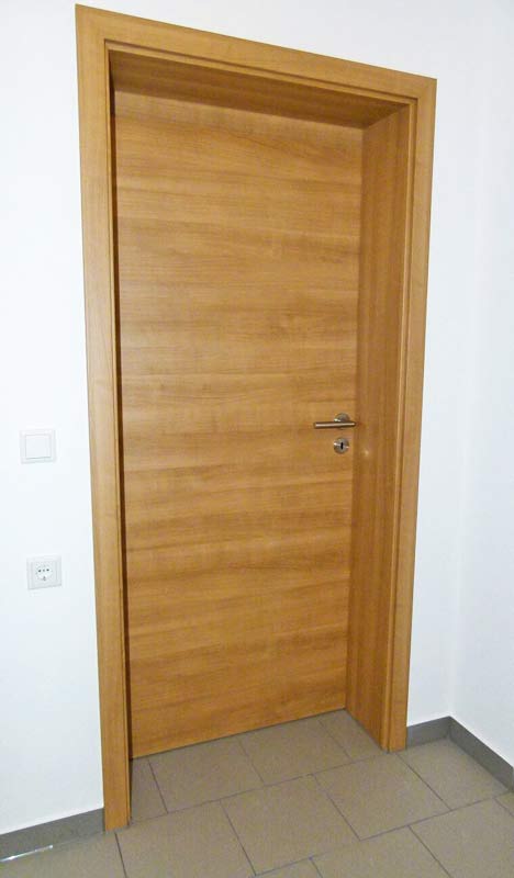 Tuer braun