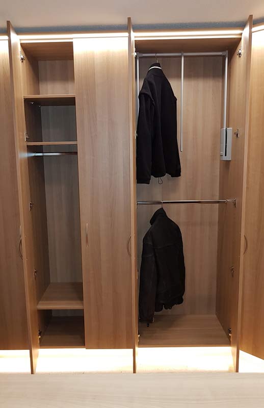 Kleiderschrank