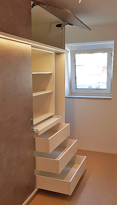 Garderobenschrank