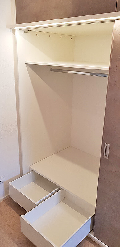 Kleiderschrank