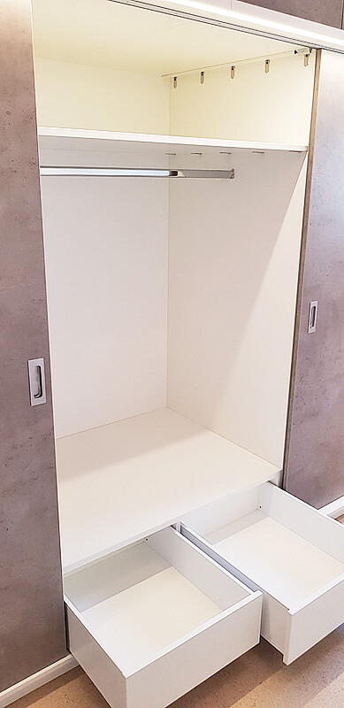Kleiderschrank